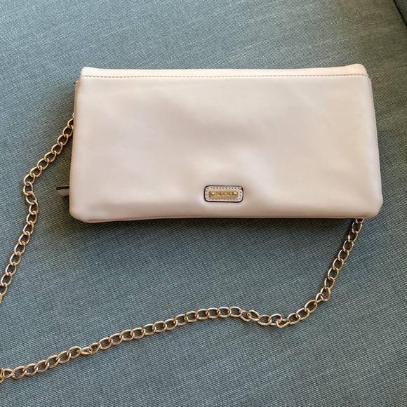 Pale pink Aldo shoulder bag with 2 pockets. - Picture 2 of 4
